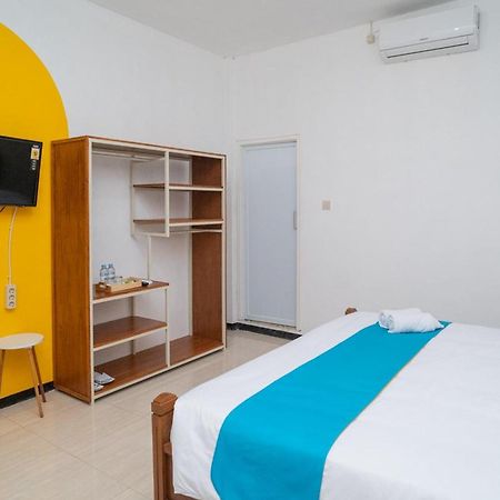 Sans Hotel Queen Batu Sumber Brantas Bilik gambar