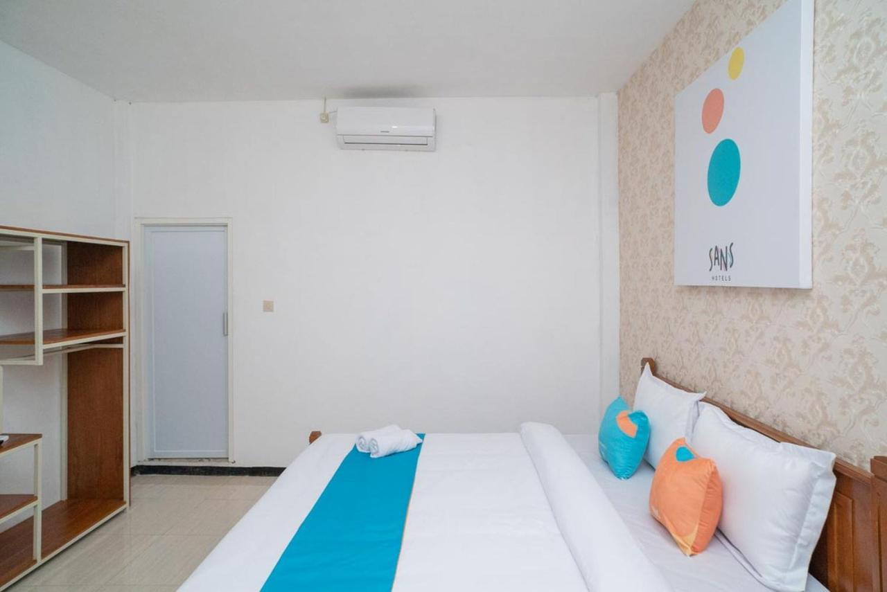 Sans Hotel Queen Batu Sumber Brantas Luaran gambar