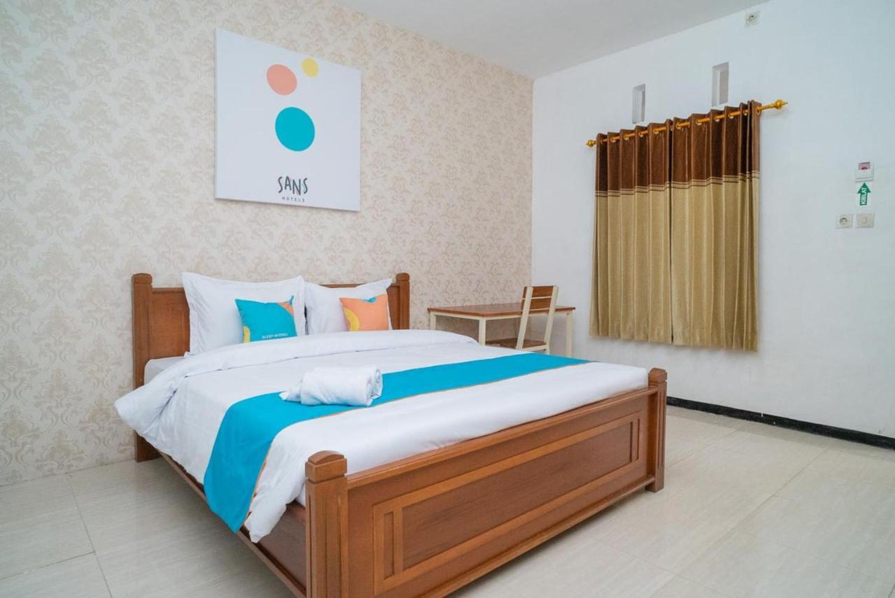 Sans Hotel Queen Batu Sumber Brantas Luaran gambar