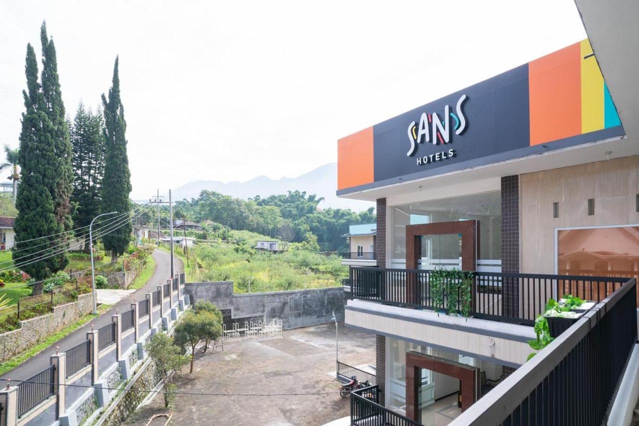 Sans Hotel Queen Batu Sumber Brantas Luaran gambar