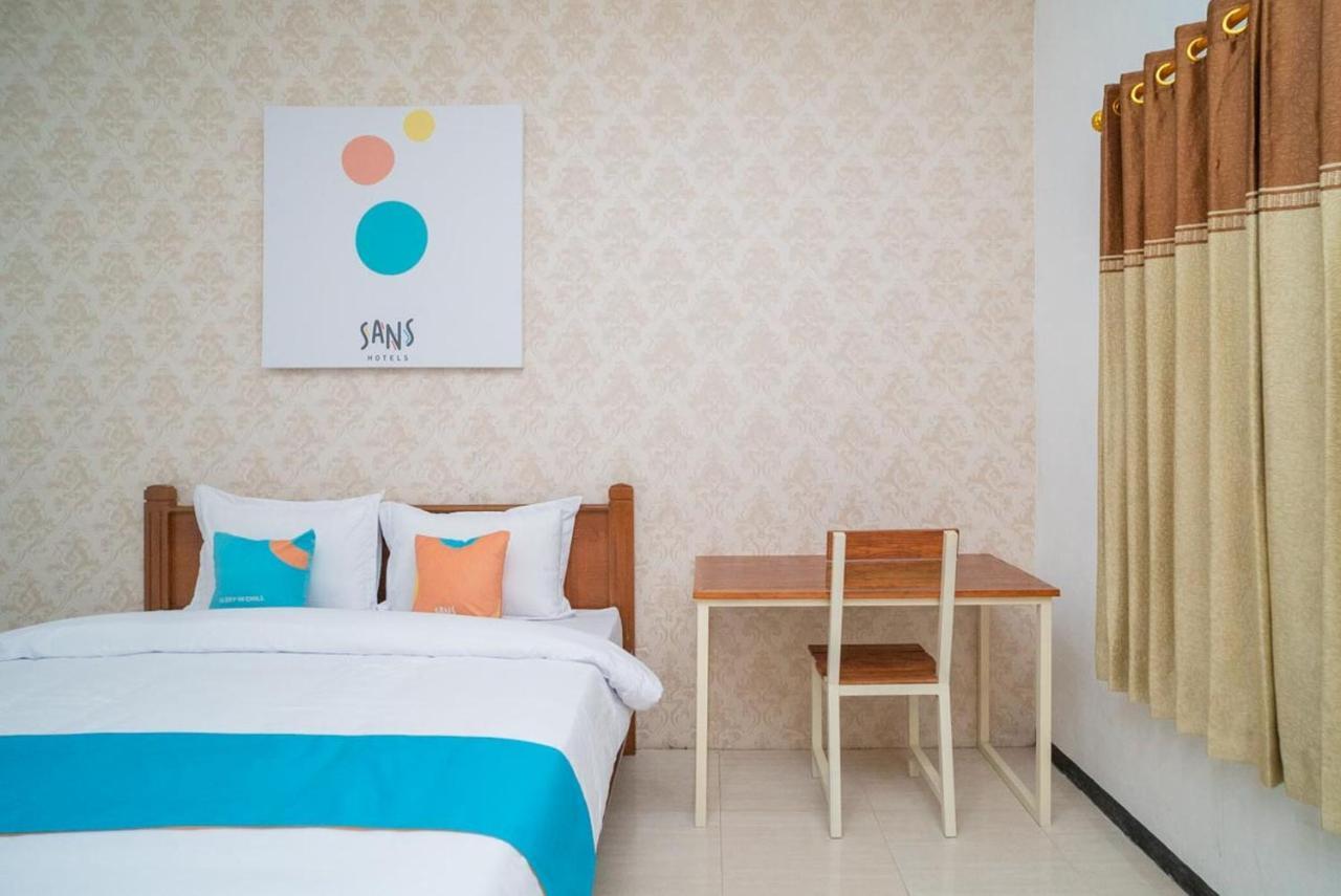 Sans Hotel Queen Batu Sumber Brantas Luaran gambar