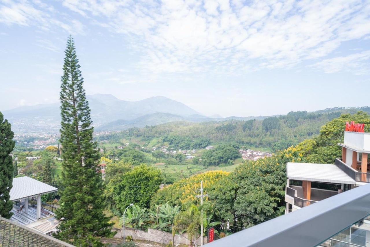 Sans Hotel Queen Batu Sumber Brantas Luaran gambar
