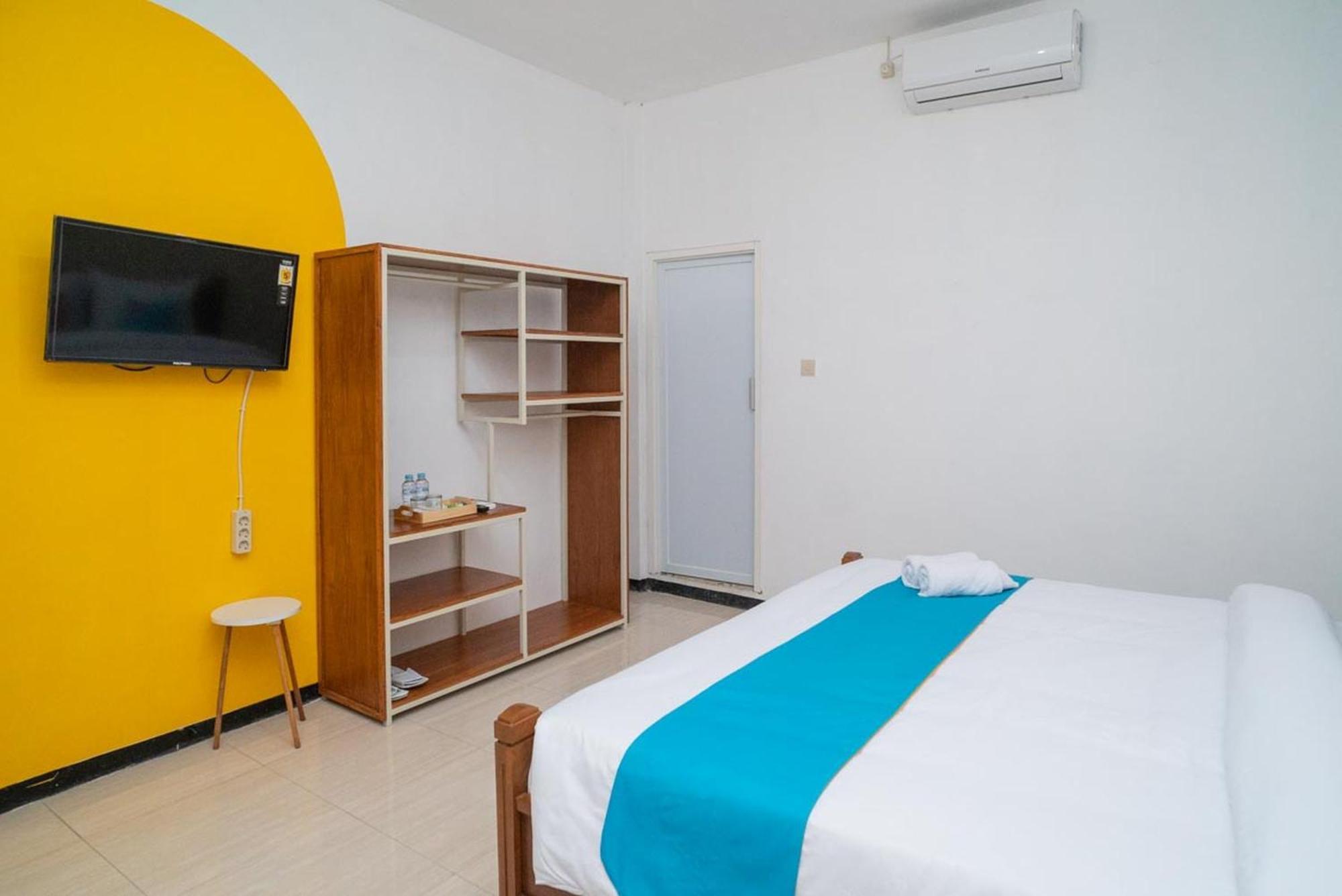Sans Hotel Queen Batu Sumber Brantas Bilik gambar